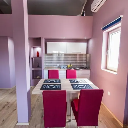 Moderne In Mit Garten Und Grill