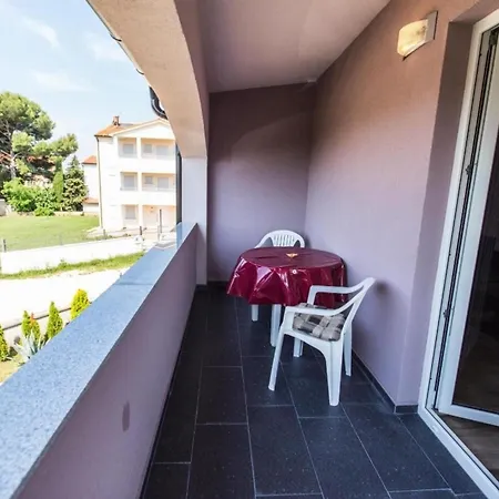 Apartment Moderne In Mit Garten Und Grill Medulin
