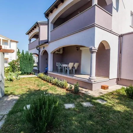 Apartment Moderne In Mit Garten Und Grill